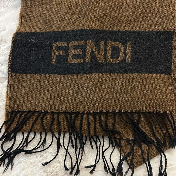 Fendi 💯 Wool Brown and Black fringe scarf unisex - Picture 3 of 13